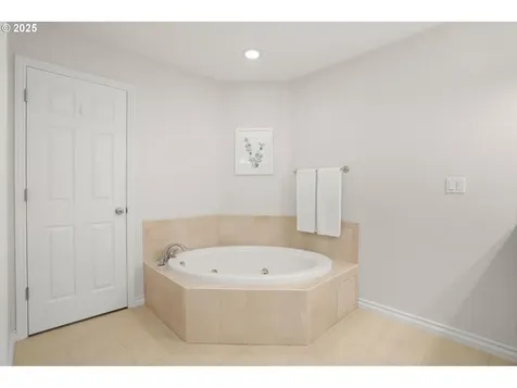10494 NW Forestview Way Portland OR 97229