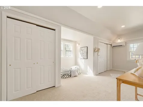 2033 E 19th Avenue Eugene OR 97403