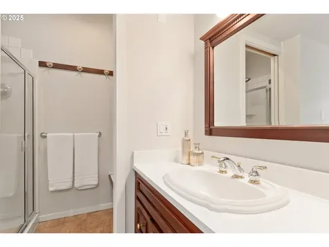 2033 E 19th Avenue Eugene OR 97403