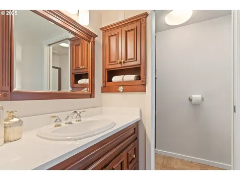 2033 E 19th Avenue Eugene OR 97403