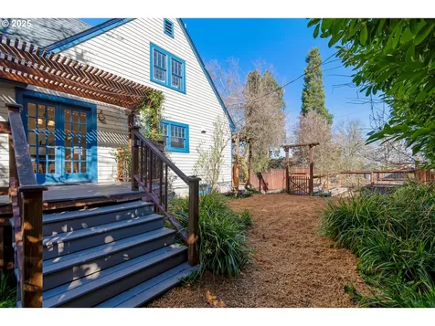 2033 E 19th Avenue Eugene OR 97403