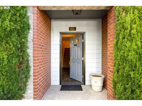 635 NW 24th Avenue Portland OR 97210