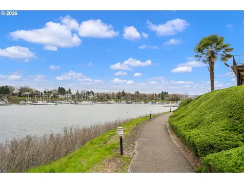 194 N Hayden Bay Drive Portland OR 97217