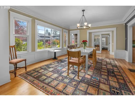 411 NE Laddington Court Portland OR 97232