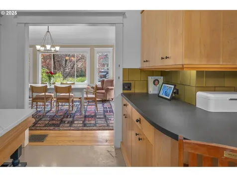 411 NE Laddington Court Portland OR 97232