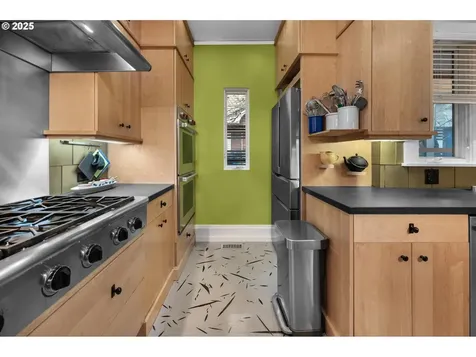 411 NE Laddington Court Portland OR 97232