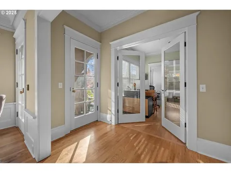 411 NE Laddington Court Portland OR 97232