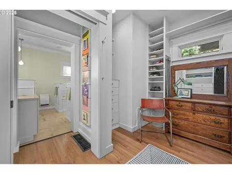 411 NE Laddington Court Portland OR 97232