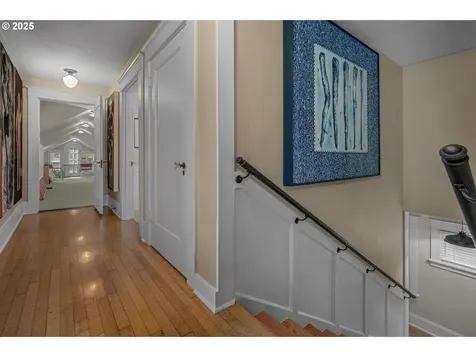 411 NE Laddington Court Portland OR 97232