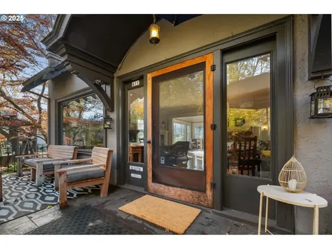 411 NE Laddington Court Portland OR 97232