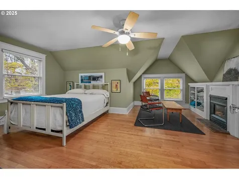 411 NE Laddington Court Portland OR 97232
