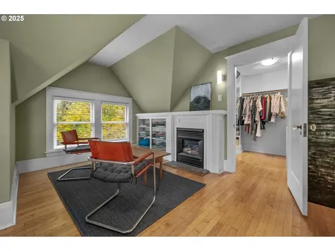 411 NE Laddington Court Portland OR 97232
