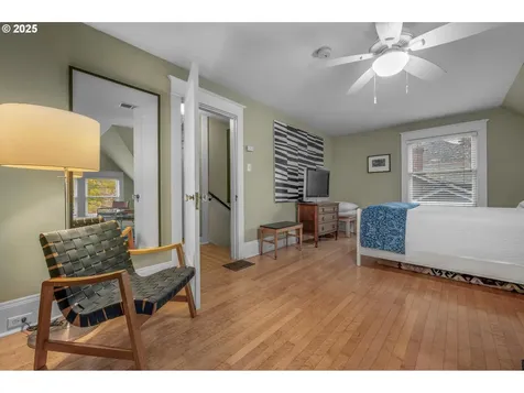 411 NE Laddington Court Portland OR 97232