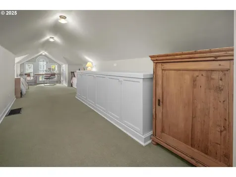411 NE Laddington Court Portland OR 97232