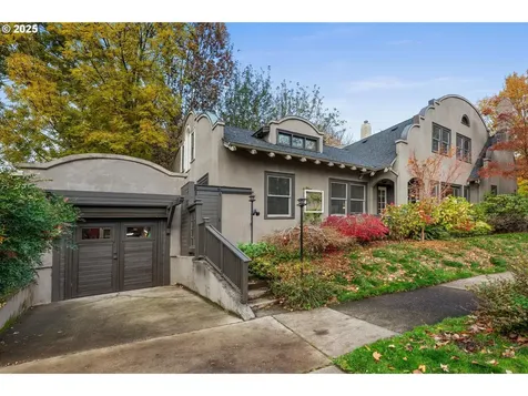 411 NE Laddington Court Portland OR 97232