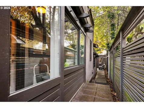 411 NE Laddington Court Portland OR 97232