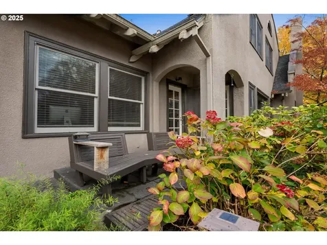 411 NE Laddington Court Portland OR 97232