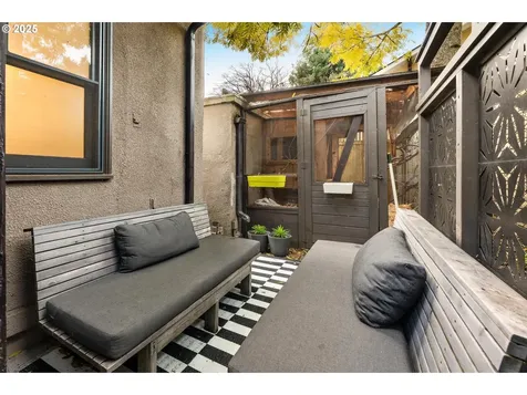 411 NE Laddington Court Portland OR 97232