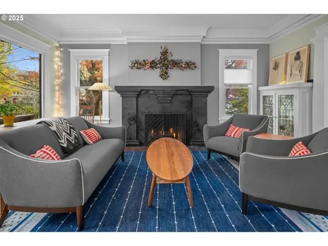 411 NE Laddington Court Portland OR 97232