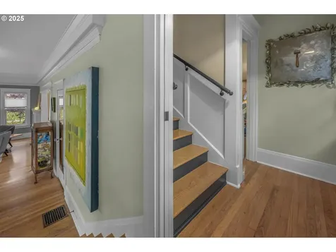 411 NE Laddington Court Portland OR 97232