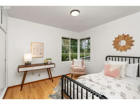 5522 SW Nebraska Street Portland OR 97221