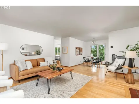 5522 SW Nebraska Street Portland OR 97221