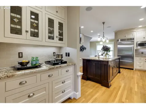 554 NE Royal Court Portland OR 97232