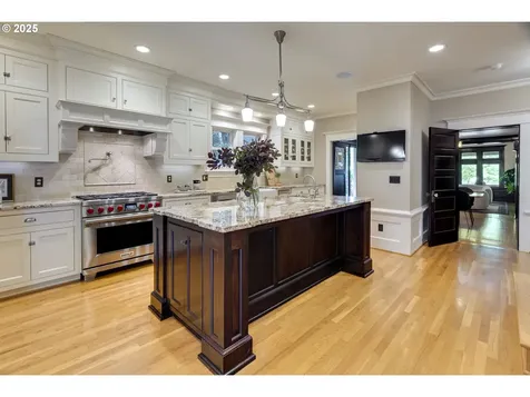 554 NE Royal Court Portland OR 97232