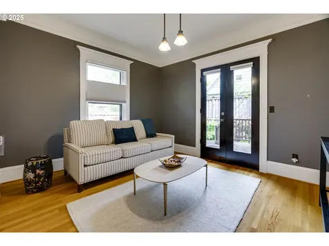 554 NE Royal Court Portland OR 97232