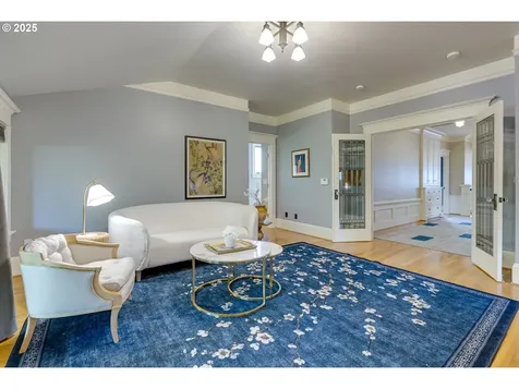 554 NE Royal Court Portland OR 97232