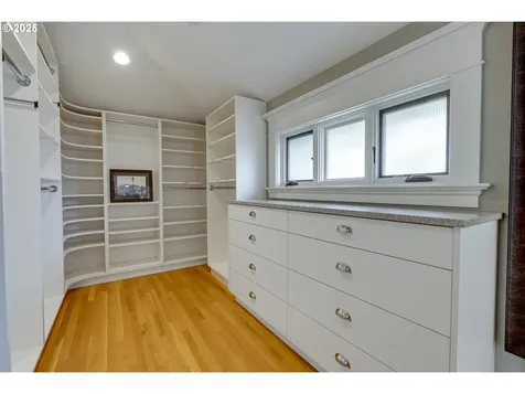 554 NE Royal Court Portland OR 97232