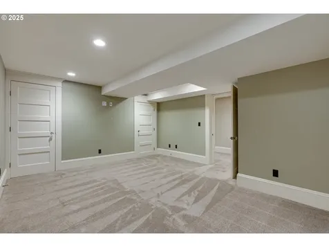 554 NE Royal Court Portland OR 97232