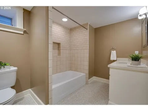 554 NE Royal Court Portland OR 97232