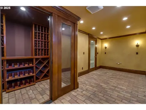 554 NE Royal Court Portland OR 97232