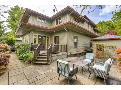554 NE Royal Court Portland OR 97232