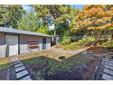 1865 Shorepines Circle Coos Bay OR 97420