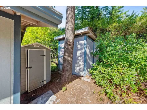 1865 Shorepines Circle Coos Bay OR 97420
