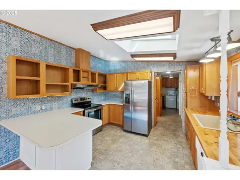 1865 Shorepines Circle Coos Bay OR 97420