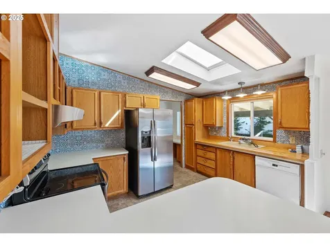 1865 Shorepines Circle Coos Bay OR 97420