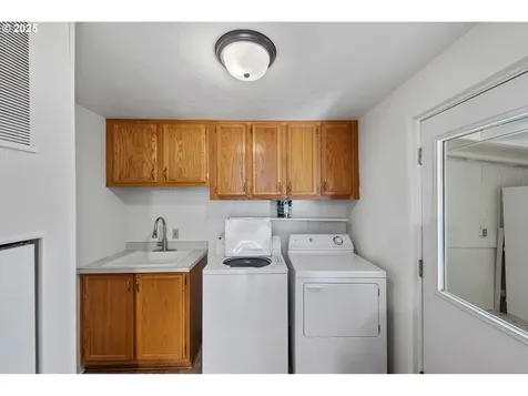 1865 Shorepines Circle Coos Bay OR 97420