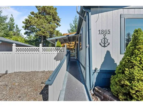 1865 Shorepines Circle Coos Bay OR 97420