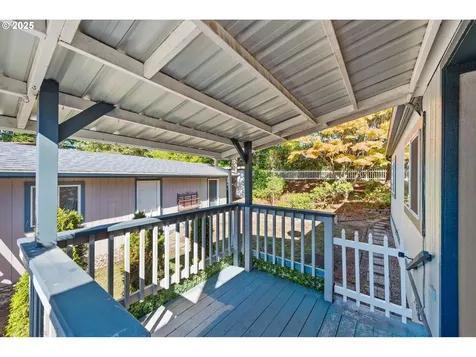 1865 Shorepines Circle Coos Bay OR 97420
