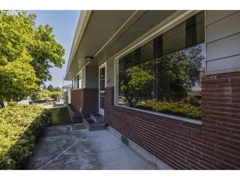 12410 NE Morris Street Portland OR 97230
