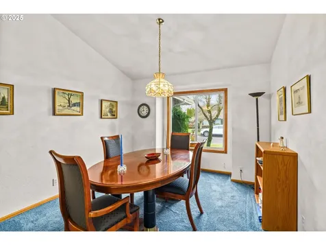2989 Wolf Meadows Lane Eugene OR 97408