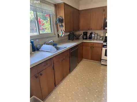 10930 SW 61st Avenue Portland OR 97219