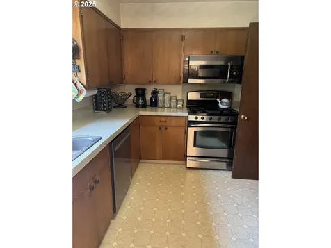 10930 SW 61st Avenue Portland OR 97219