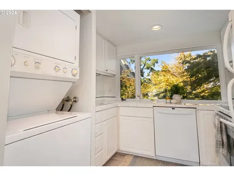 178 N Hayden Bay Drive Portland OR 97217