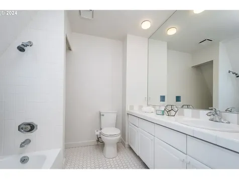 178 N Hayden Bay Drive Portland OR 97217