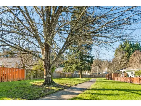 1328 NE Parkside Drive Hillsboro OR 97124