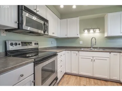 16775 NE Fairview Drive Dundee OR 97115